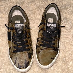 Vintage Havana, camo pony hair sneakers, good condition size 8